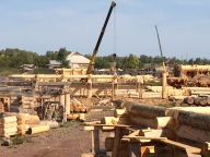 Вид на производственную площадку - место создания уникальных эксклюзивных домов из Кедра большого диаметра