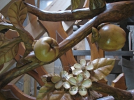 Резные яблоки и соцветия - резьба из кедра